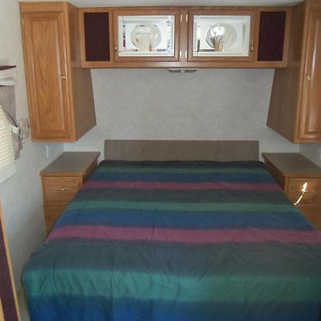 A Comfortable Place To Rest Or Play At Fort Myers Beach Rv Resort Exterior foto