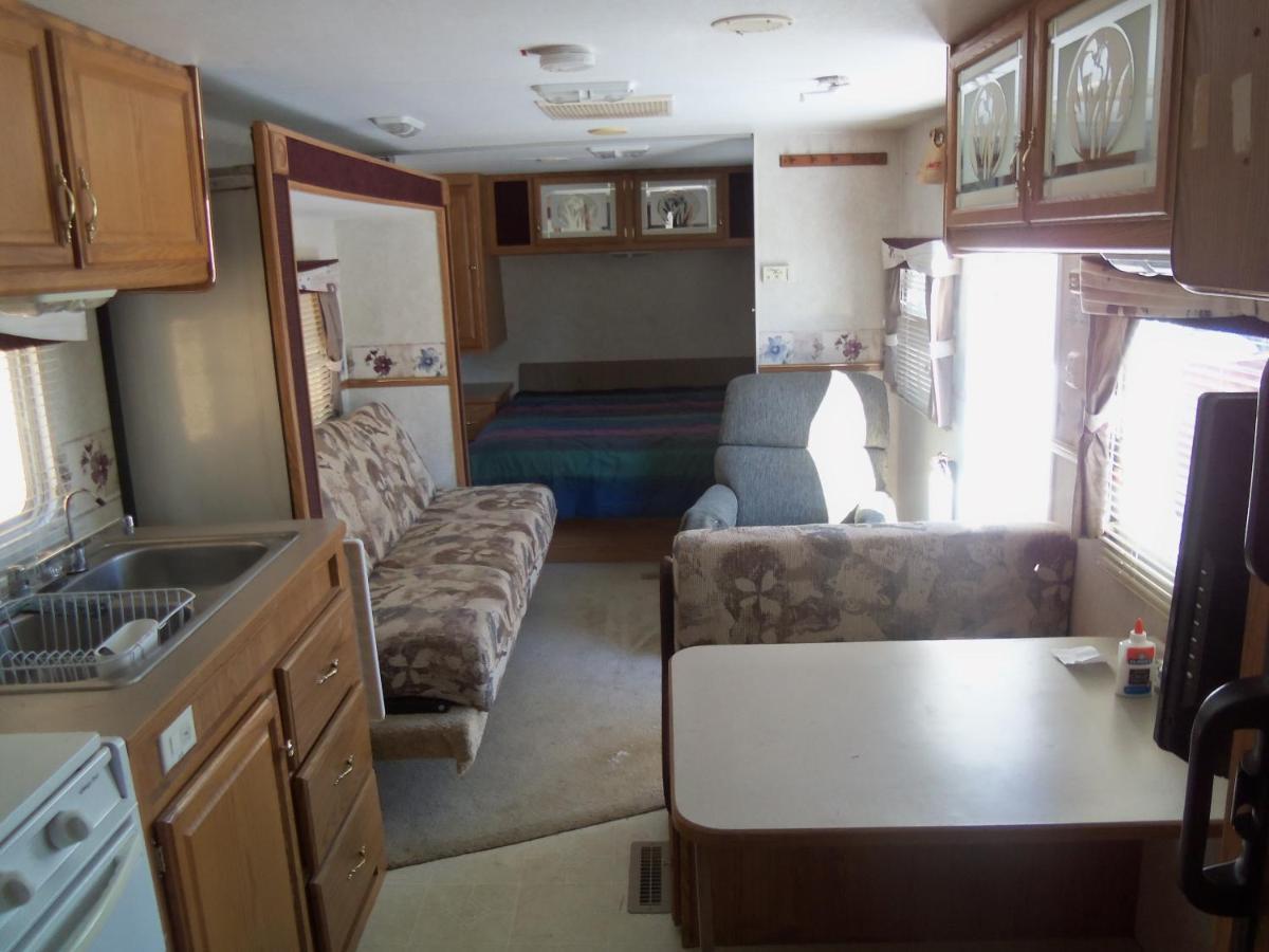A Comfortable Place To Rest Or Play At Fort Myers Beach Rv Resort Exterior foto