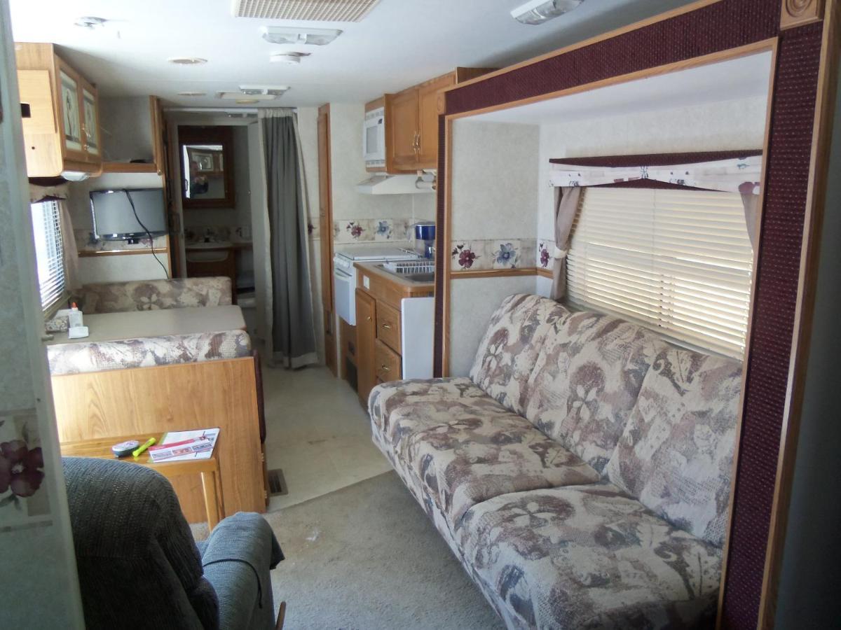 A Comfortable Place To Rest Or Play At Fort Myers Beach Rv Resort Exterior foto